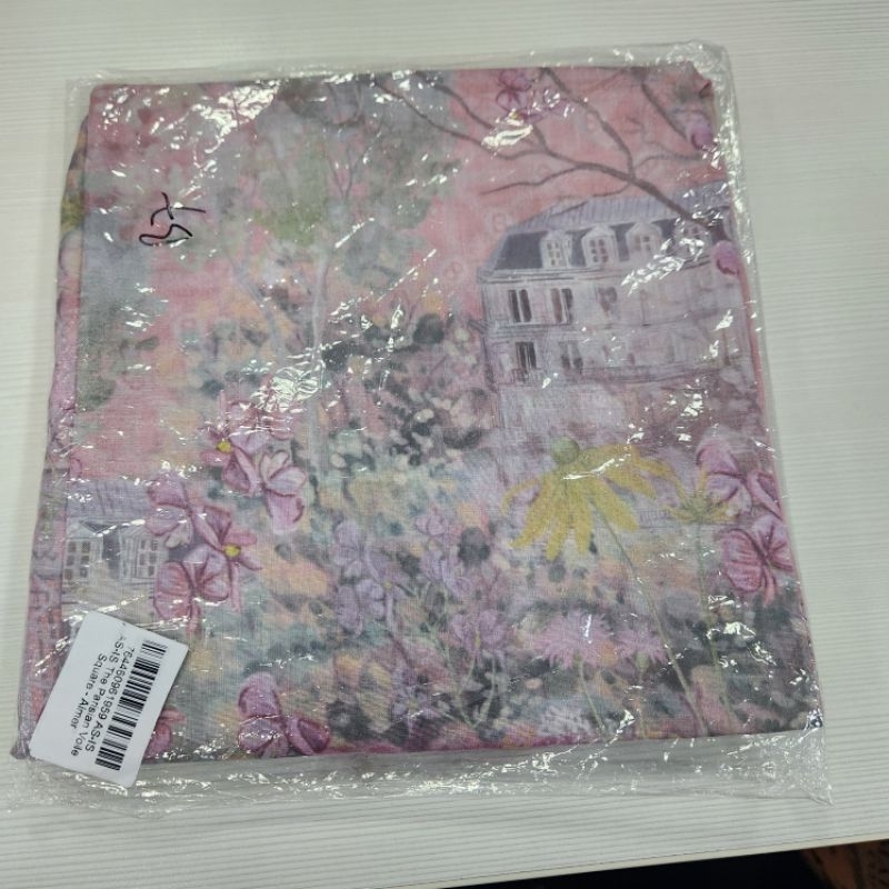 Buttonscarves - The Parisian Aimer
