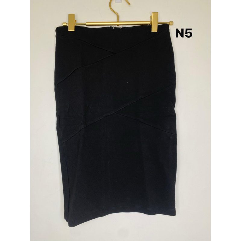 Rok spandek hitam stradivarius Preloved