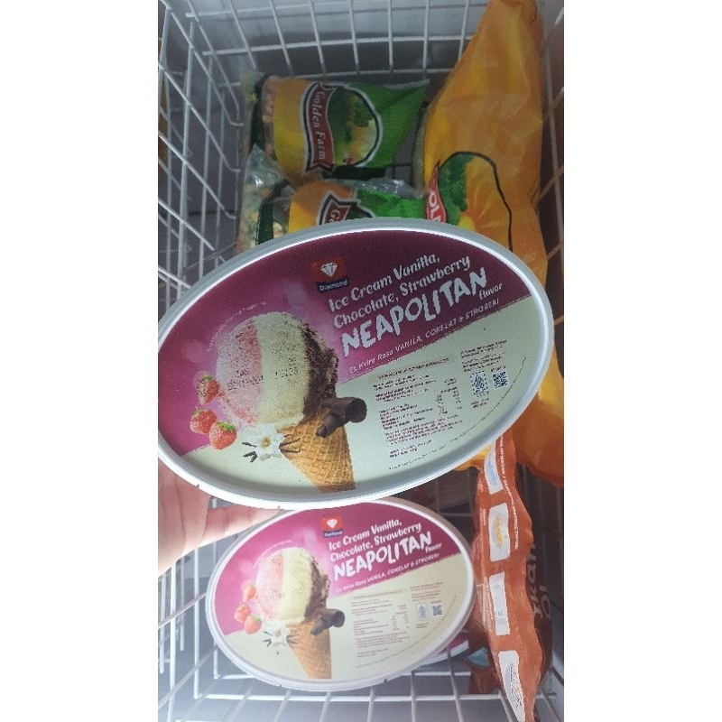 

Diamond Ice Cream Neopolitan flavor - Vanila, coklat, strawbarry- 700ml