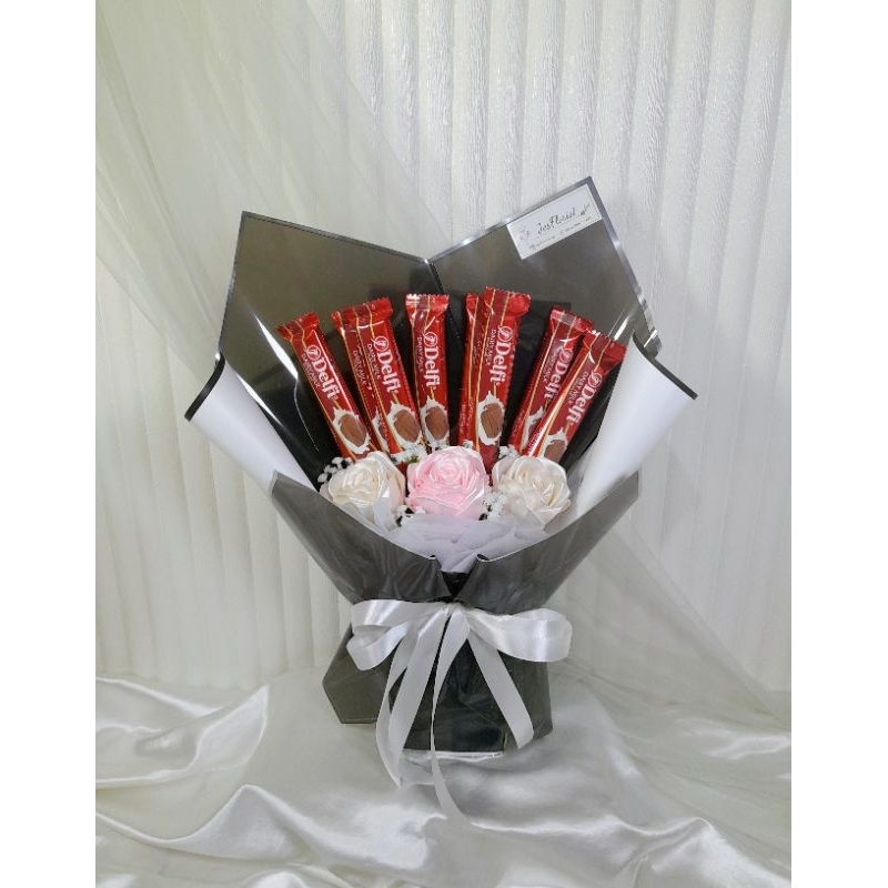 

Buket coklat/Buket bunga/Hadiah wisuda/Hadiah ultah/Hadiah anniversary.