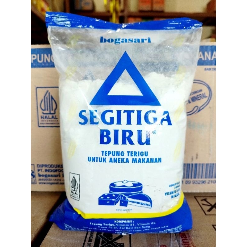 

Tepung terigu segitiga biru kemasan 1kg, bogasari