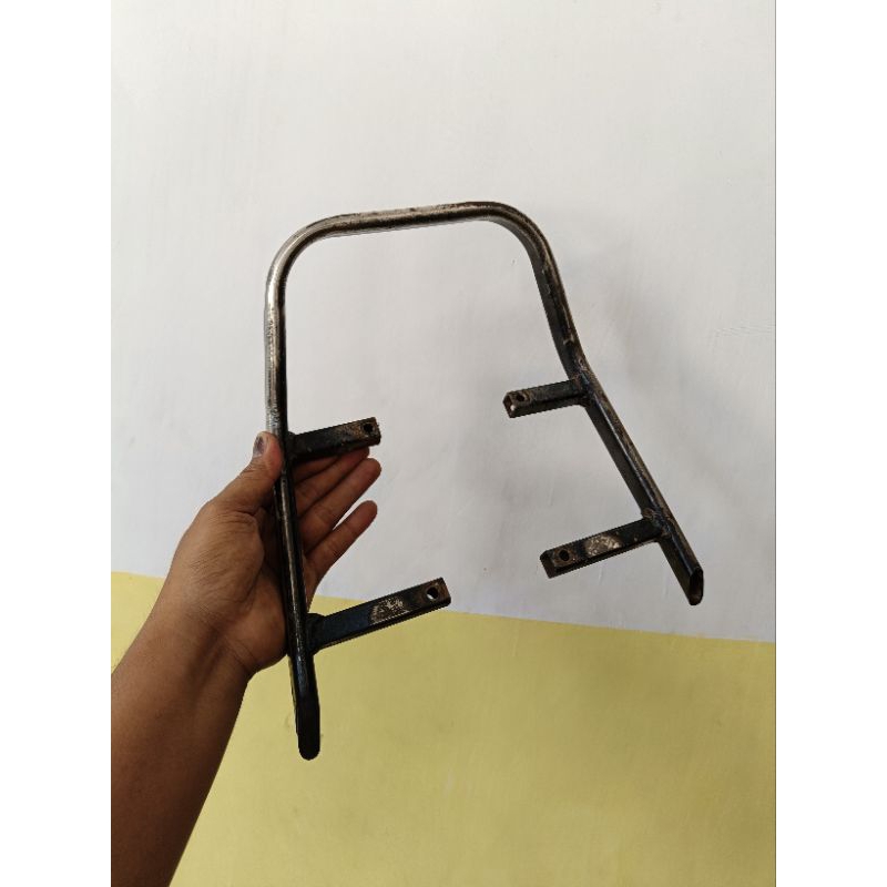 behel belakang Suzuki crystal