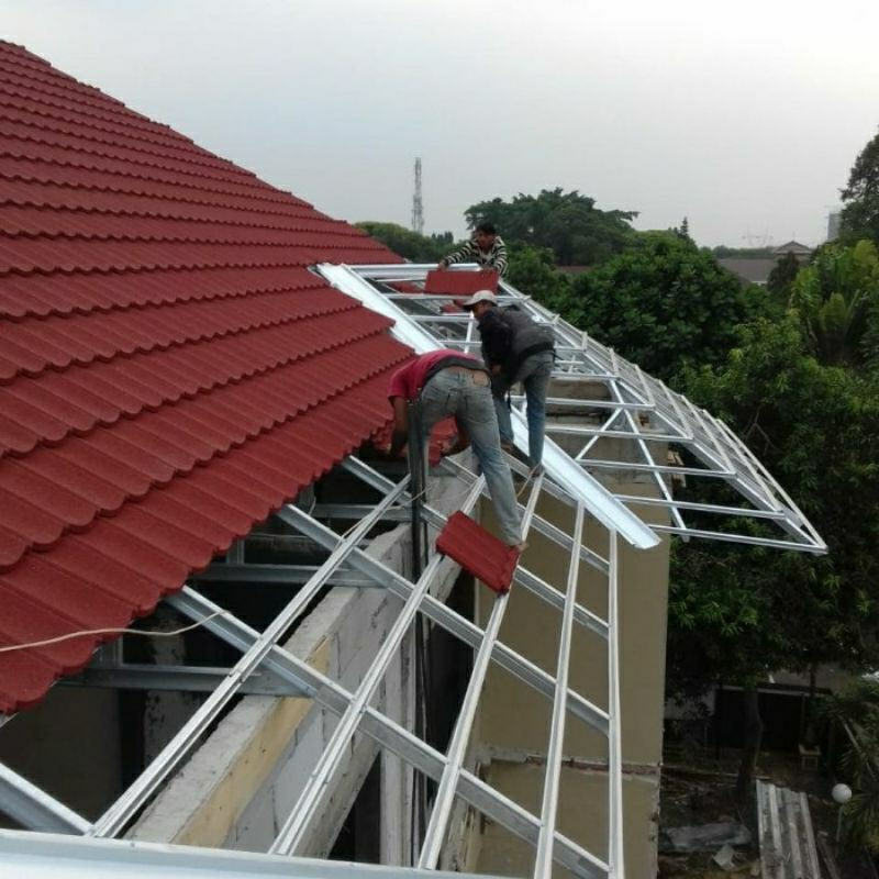 pemasangan rangka atap baja ringan dan renopasi atap