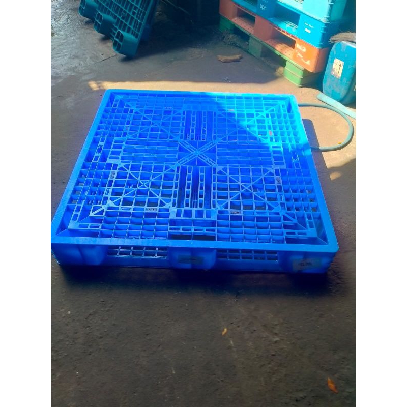 

palet plastik berkualitas second warna biru mx2ton ukuran 110x110x15