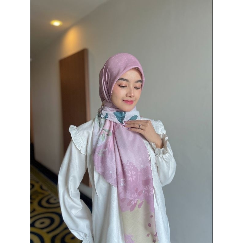Hijab Segi Empat Motif Soft Glow 120x120