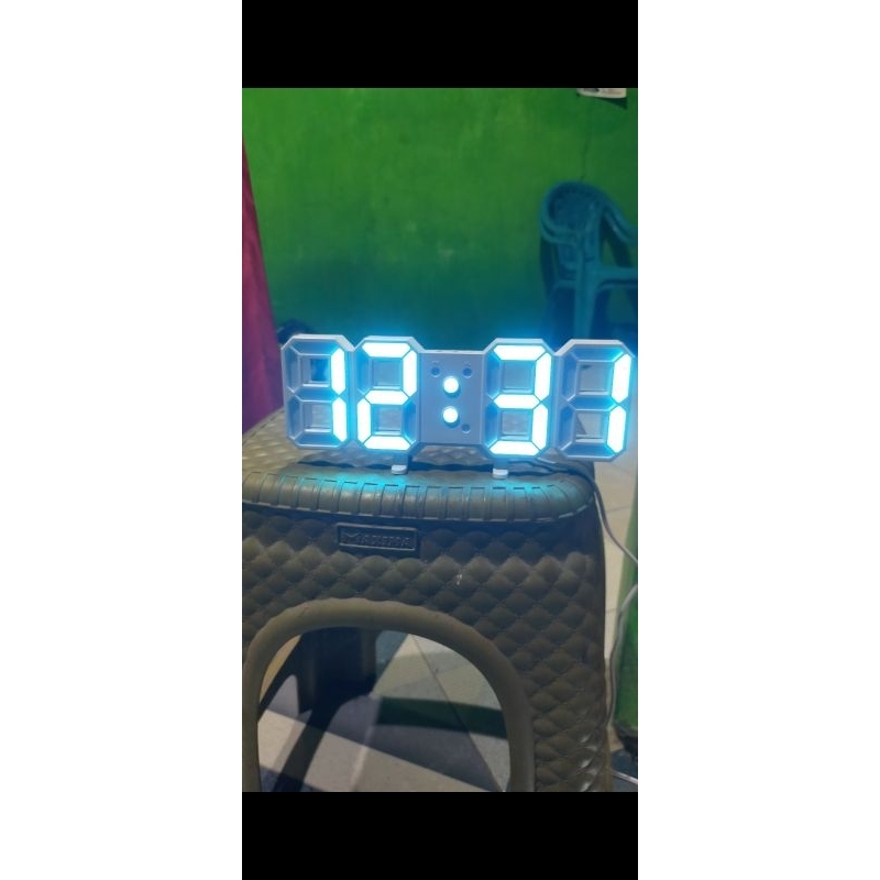jam dinding digital led warna biru