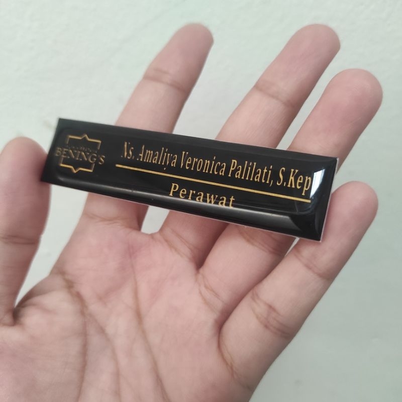 

papan nama dada akrilik resin custom magnet