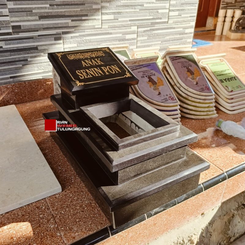 Kijingan Makam Anak 2 tingkat batu granit hitam glossy