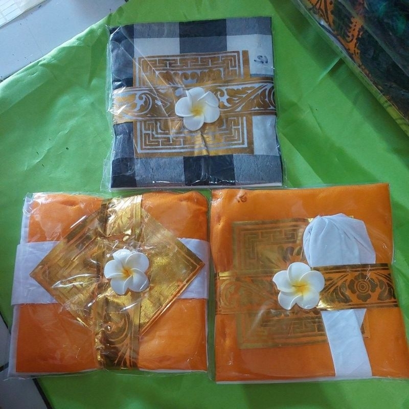 rantasan pelinggih#putih kuning#poleng