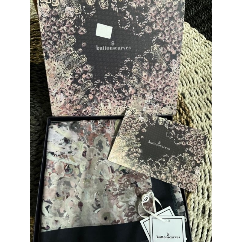 Ederra Series BUTTONSCARVES