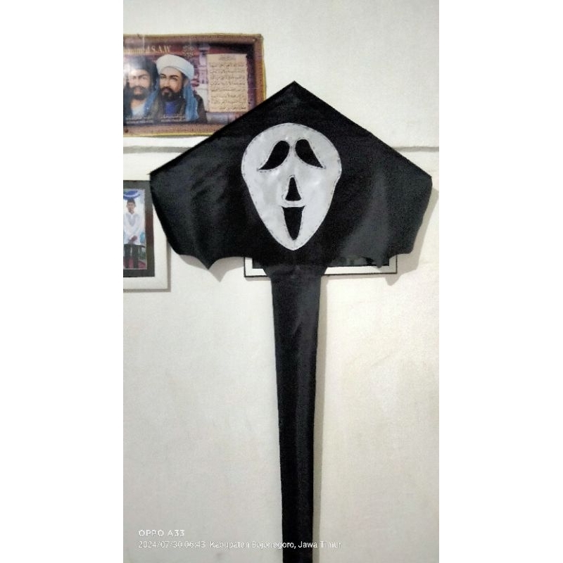 layang layang kain motif hantu kuyang
