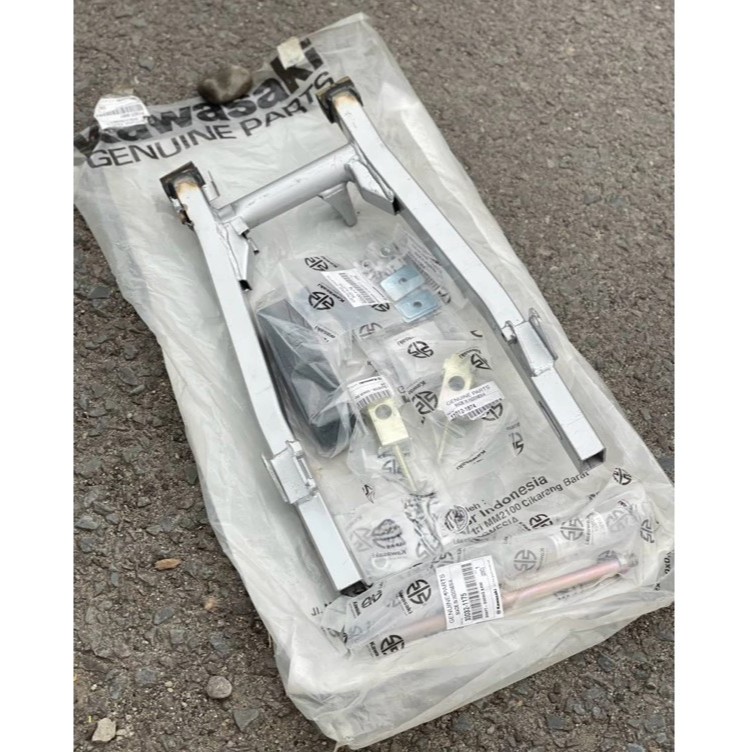 SWING ARM KAWASAKI KAZE ORIGINAL BARU SET PNP HONDA CB BEGEL PANJANG AREM KAZE ORIGINAL PNP CB PNP G