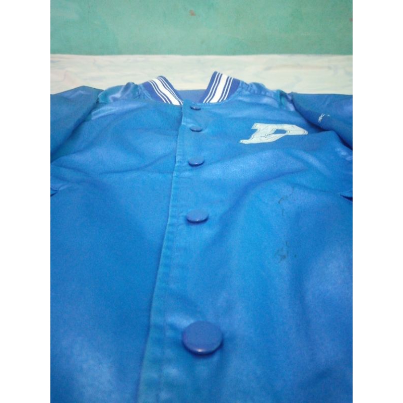 varsity bahan satin-satin