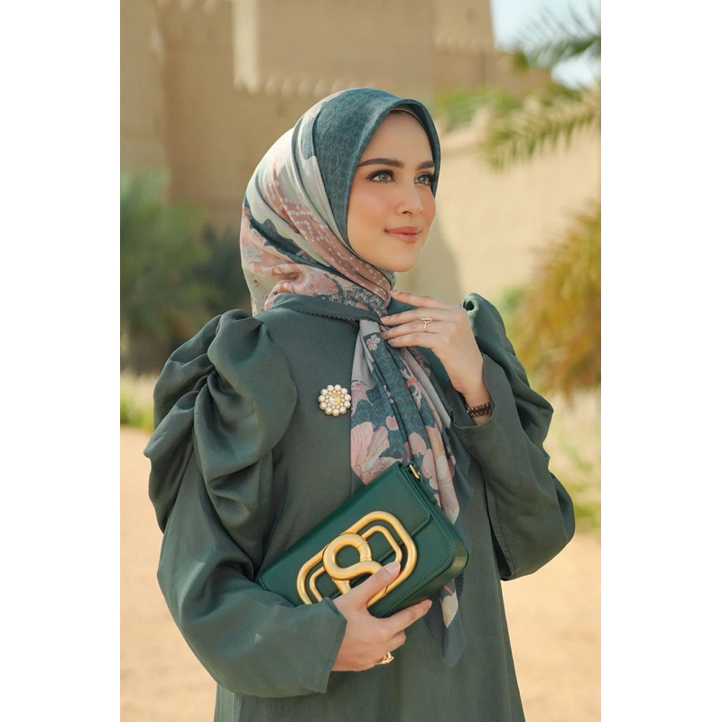 NEW buttonscarves Arabian Night As Is voile square - crown