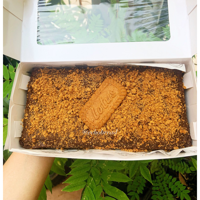 

CHEWY FUDGY BROWNIES LOTUS BISCOF (BASIC LESS SUGAR, GULA PALM, 80 % COKLAT)