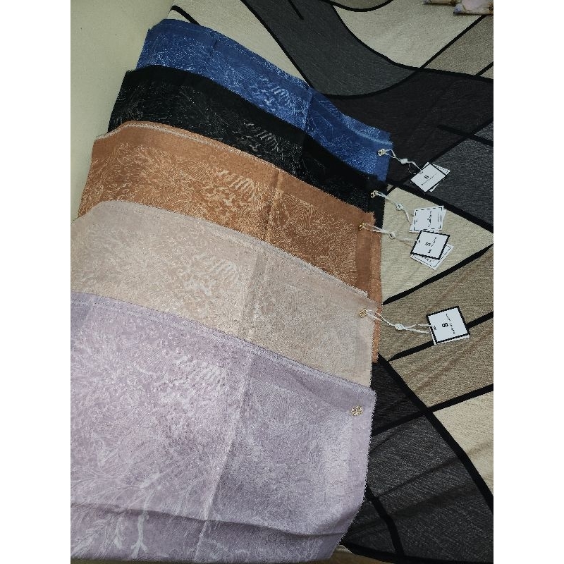 Buttonscarves BORA BORA BLACK NEW AS IS