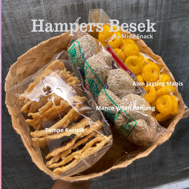 

Hampers Besek Oleh-Oleh Khas Trenggalek Cemilan Enak Kekinian