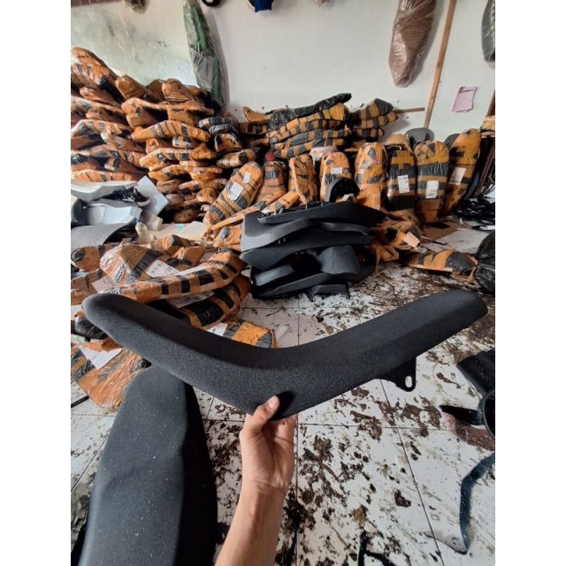 Jok CRF modifikasi - Jok motor CRF tipis amplas