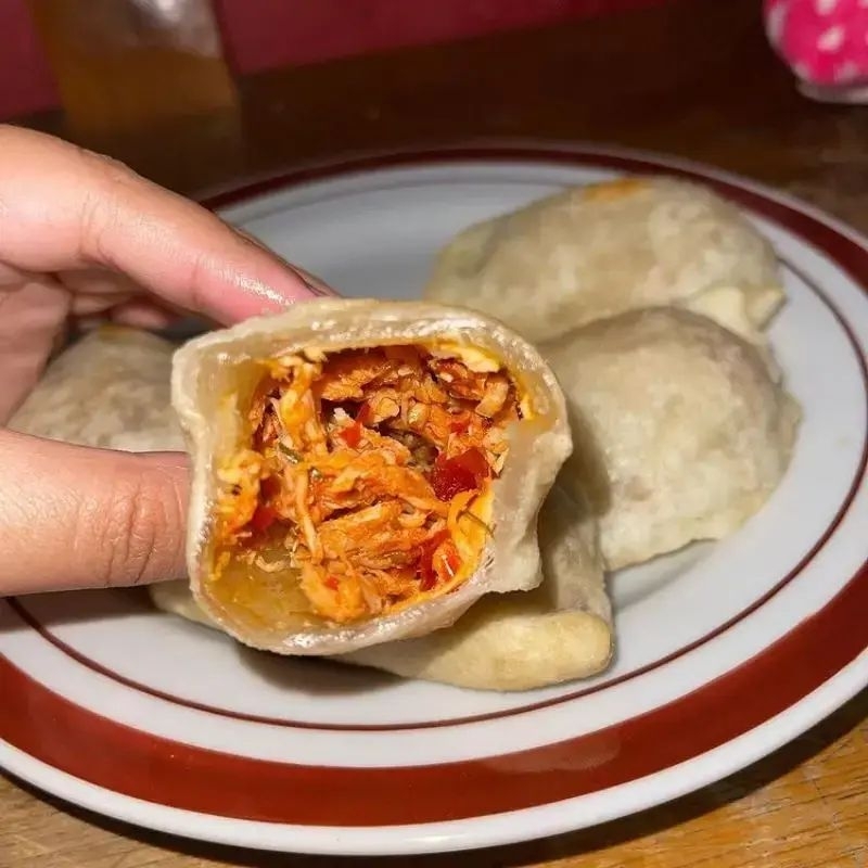 

Cireng Isi ayam suwir pedas