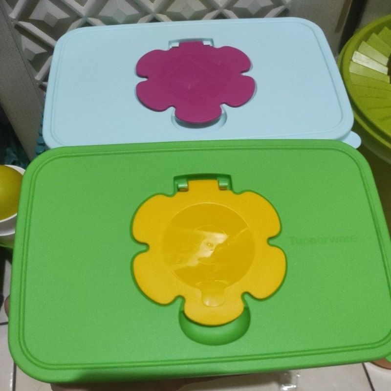 Kotak Tissue 650 ml Tupperware.