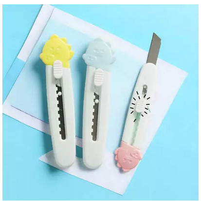 

Cutter Mini Cute Portable/ Cutter Karakter Animal/ Alat Pemotong Lucu/ Pisau Kecil Portable Mini