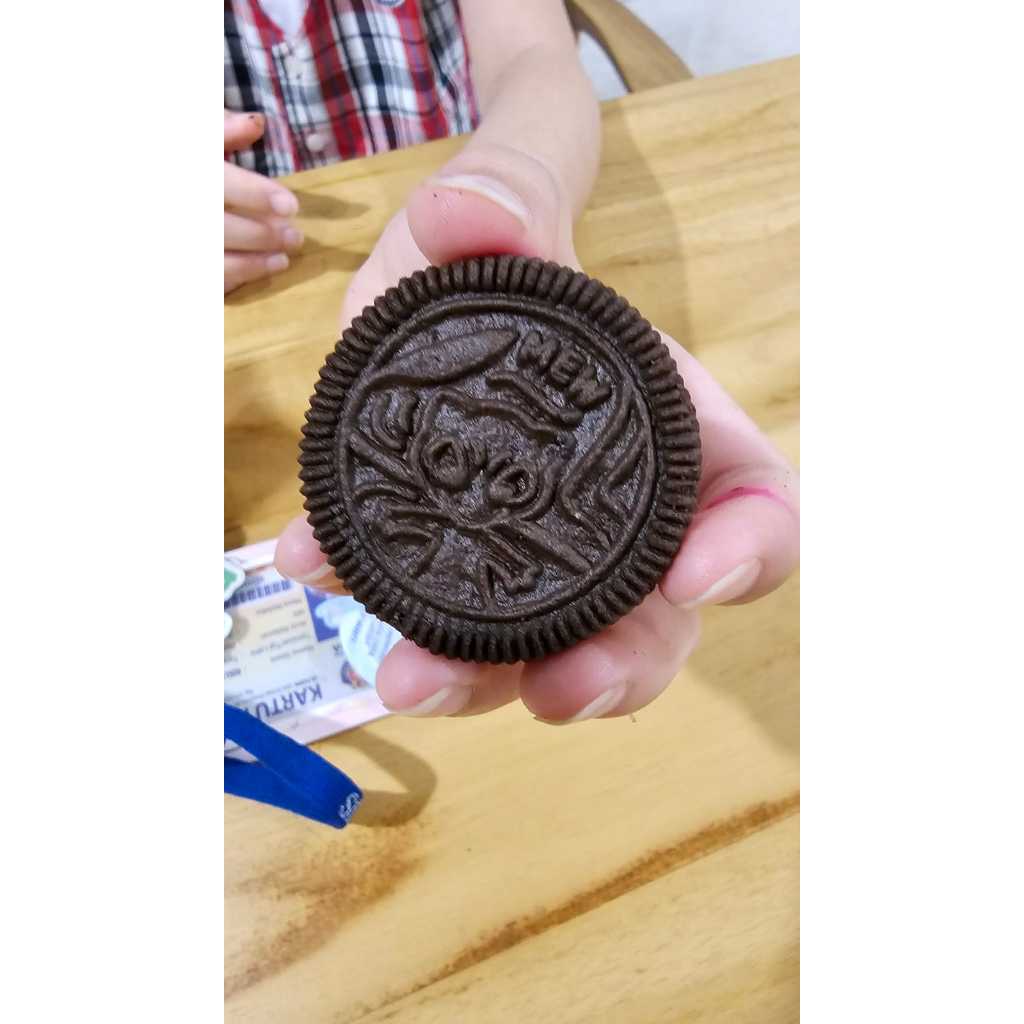 

Oreo biscuit Mew pokemon limited edition biskuit