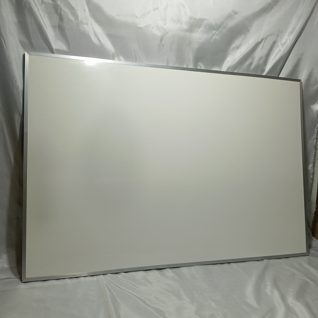 

Papan Tulis / Whiteboard List Aluminium Ukuran 120x80cm