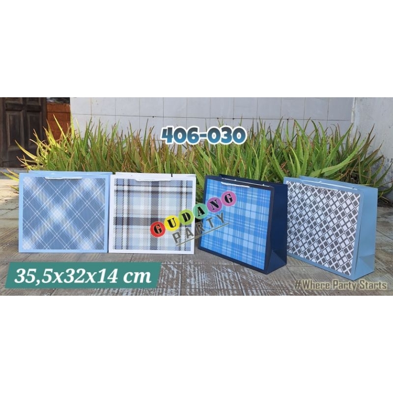 

Paper Bag XL Kecil Import 030 Goodie Bag Tas Bingkisan Souvenir Hampers