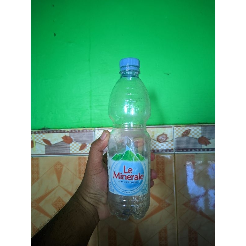 

botol kosong tanggung le minerale