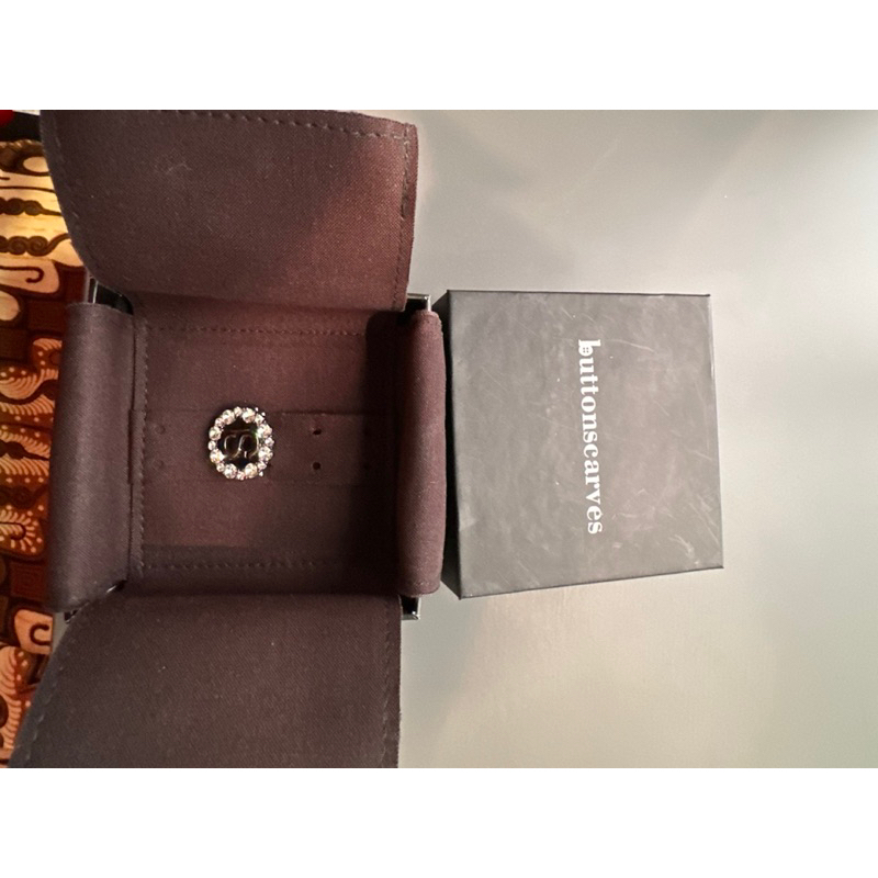 Preloved Brooch buttonscarves/ Petite Round Crystal Brooch in Gunmetal/ warna hitam