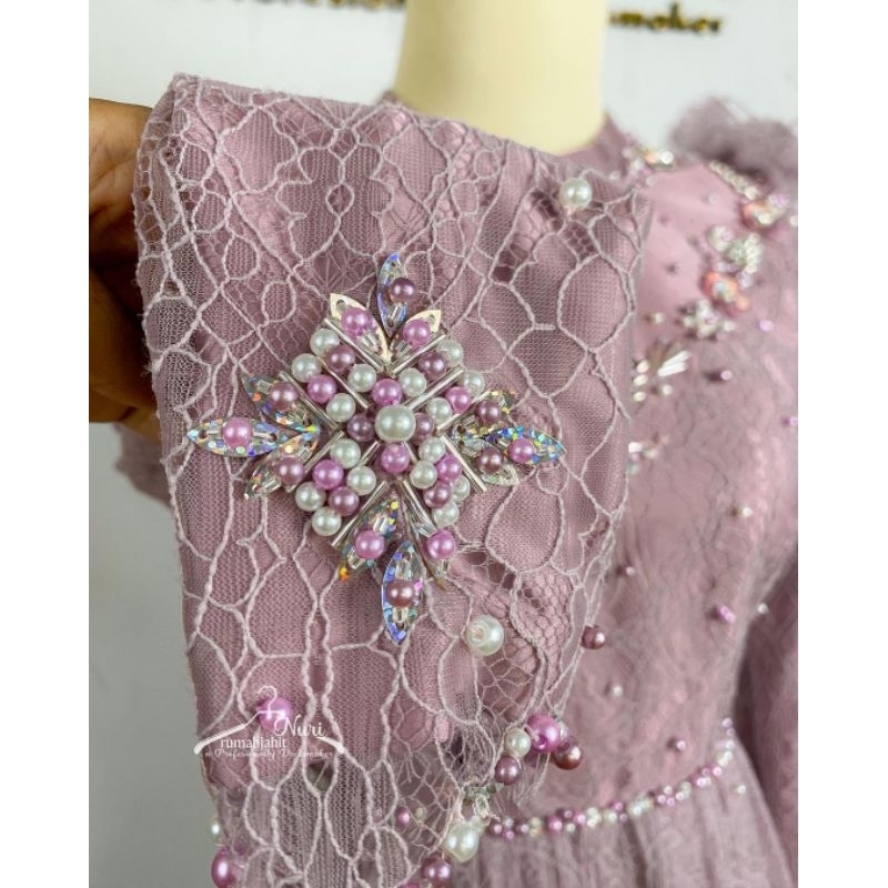 Kebaya chantily payet mewah
