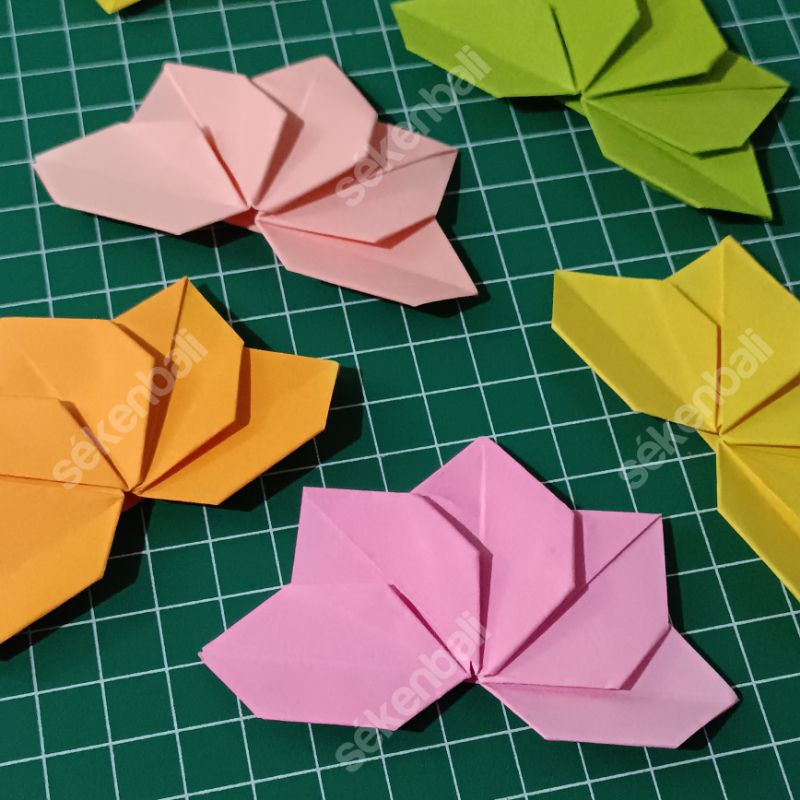 

READY STOCK Pembatas Buku Origami Bunga Teratai - Corner Bookmark - Flower Bookmark