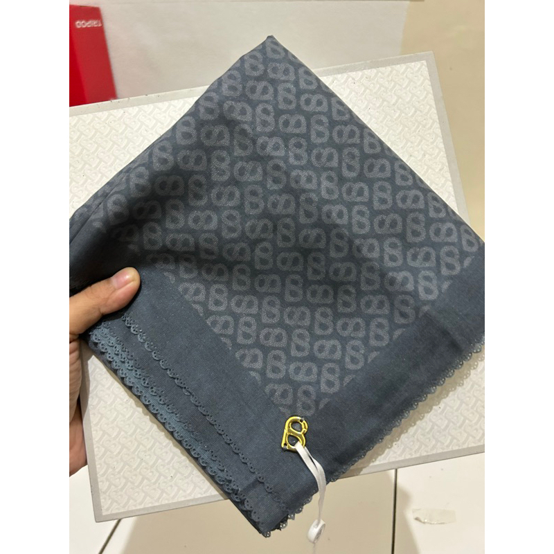 Tapis Navy Buttonscarves