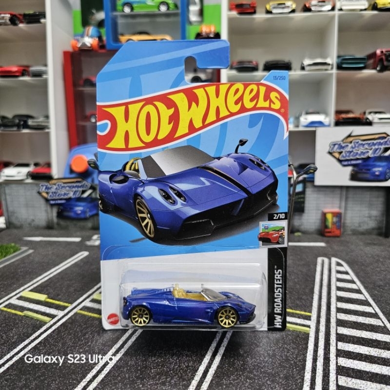 Hotwheels '17 Pagani Huayra Roadster Biru