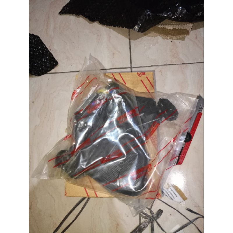 Door Lock Pintu Depan Toyota Hiace Commuter Original