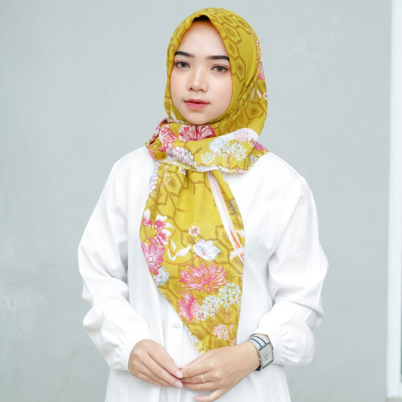 Hijab Segiempat Voal Motip premium Kiara Series