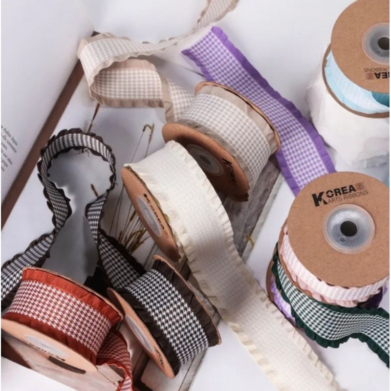 

Pita Ruffle Houndstooth 2,5 cm (jual per yard=90 cm)