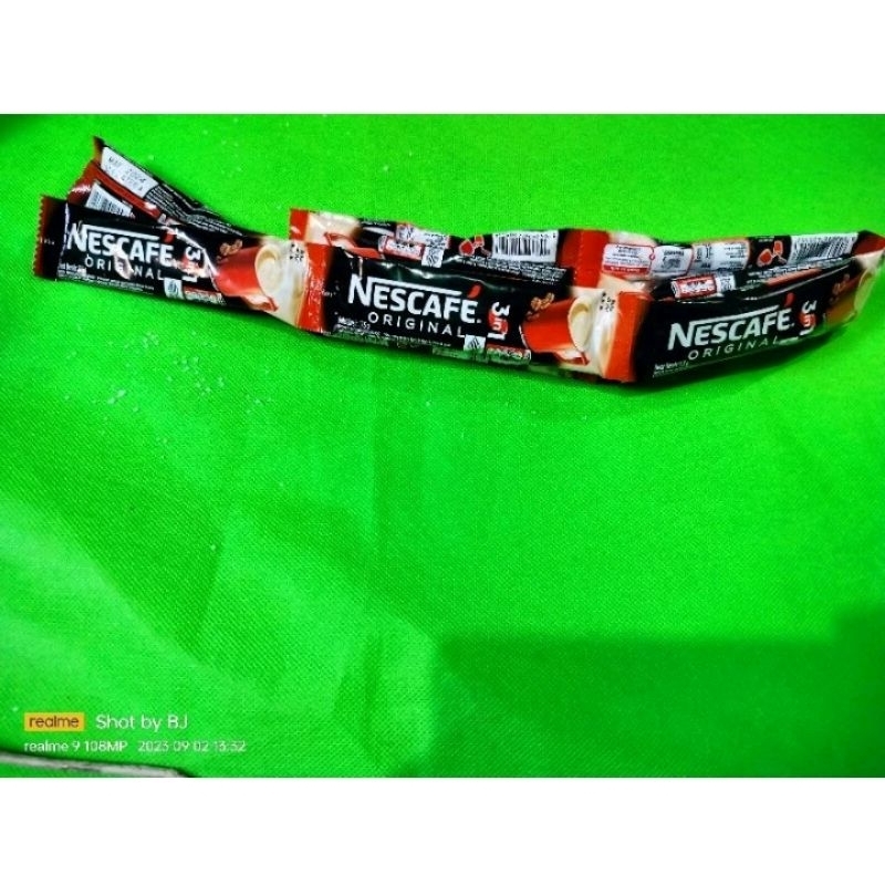 

NESCAFEE 3 IN 1 KEMASAN 17GRAM 1 RENCENG ISI 10 PCS