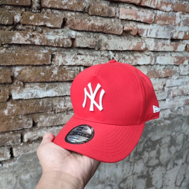 Topi Baseball NY Logo Metal Merah