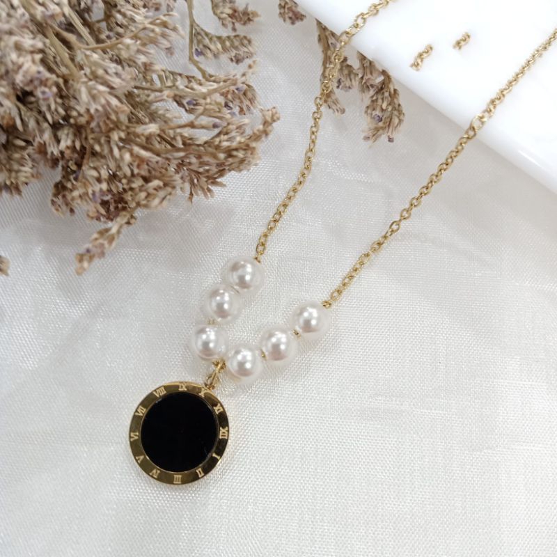 Kalung Titanium mutiara liontin bulat black