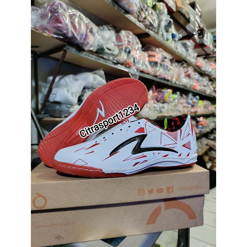 sepatu Futsal Specs BATIK TERBARU/ SEPATU FUTSAL SPECS TERLARIS Sepatu futsal specs lightspeed Rebor
