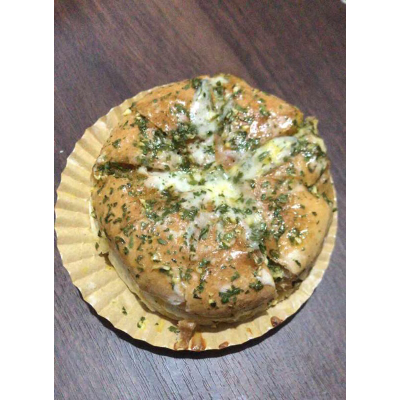 

KOREAN CREAM CHEESE GARLIC BREAD (EXTRA MOZARELLA)