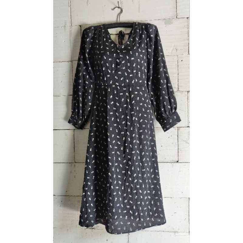 Dress floral hitam tali serut silang belakang