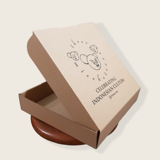 

Sablon / Cetak Kardus Corrugated 22x22x7 CM | Die Cut | Kotak Karton | Box Packing Souvenir Pizza