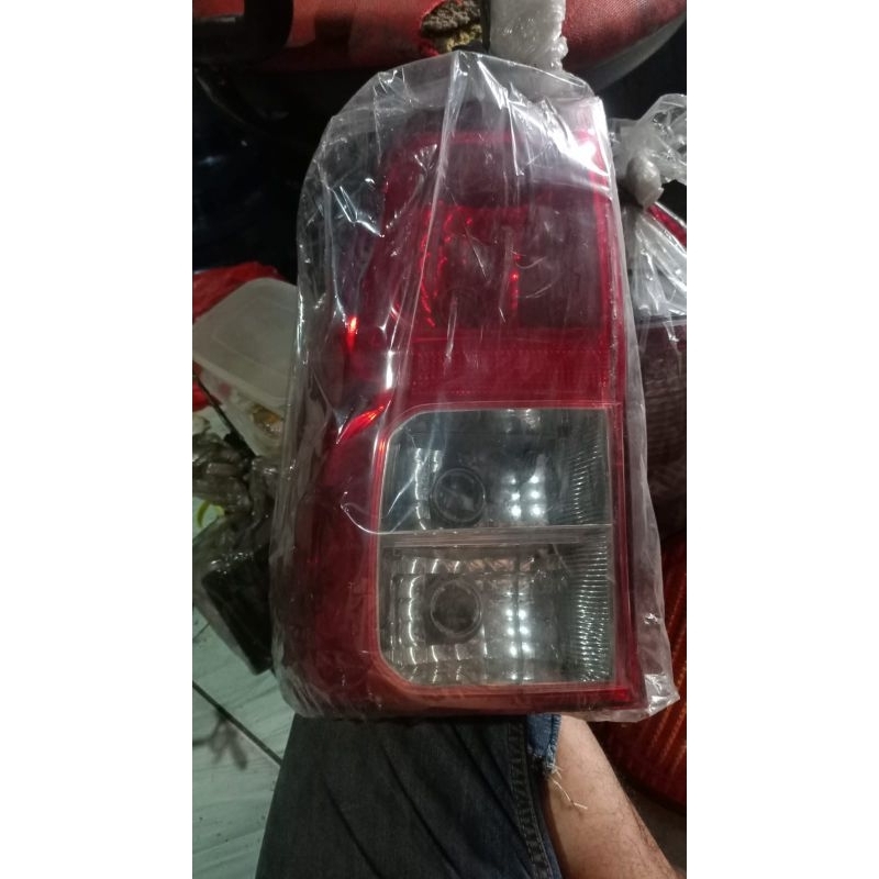 Stoplamp Toyota hilux revo kiri original