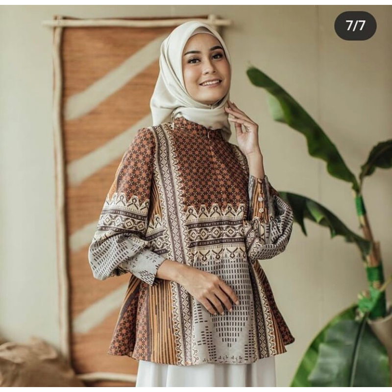 PRELOVED Nawa blouse wearing klamby