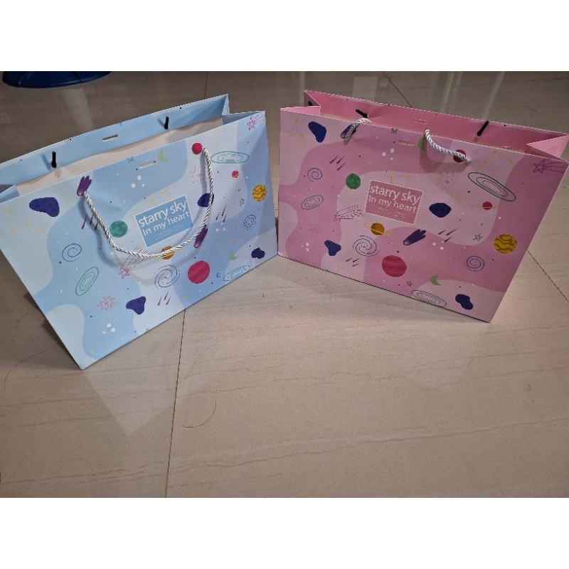 

Paper Bag Tas Kado Murah Bahan Premium