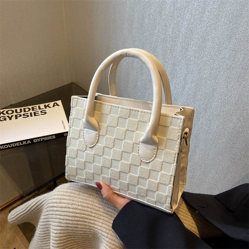 Tas import asli tas wanita dengan warna kontras gaya serbaguna tas wania kekinian yang terlihat mewa