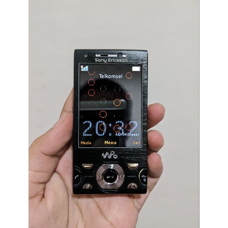 Sony Ericsson W995 Walkman Phone