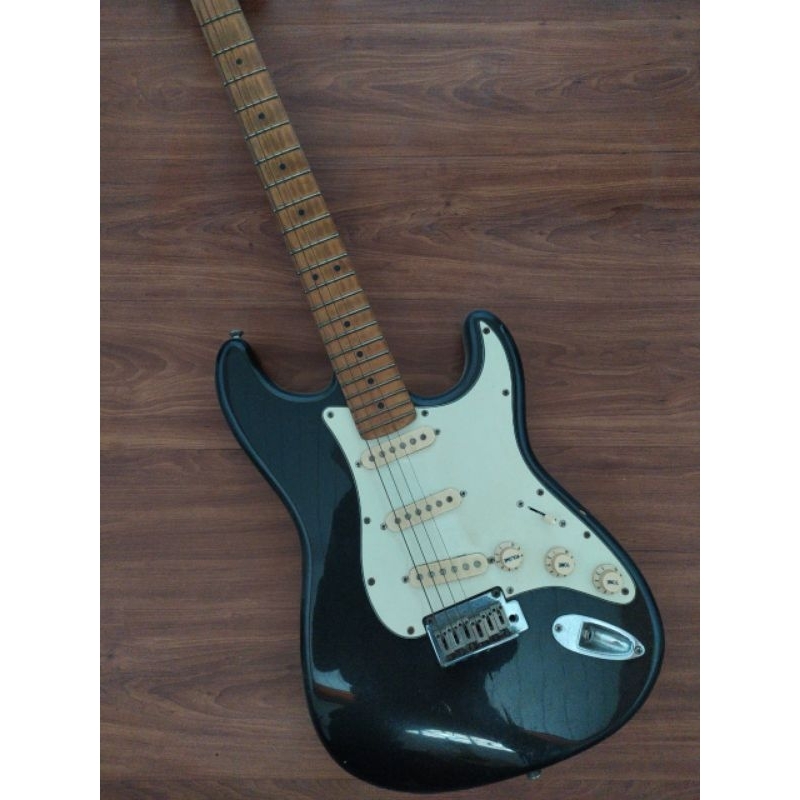 Gitar Elektrik  Fender Squier Stratocaster Standard Series